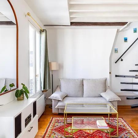 Daire Guestready - Duplex Under The Parisian Rooftops *