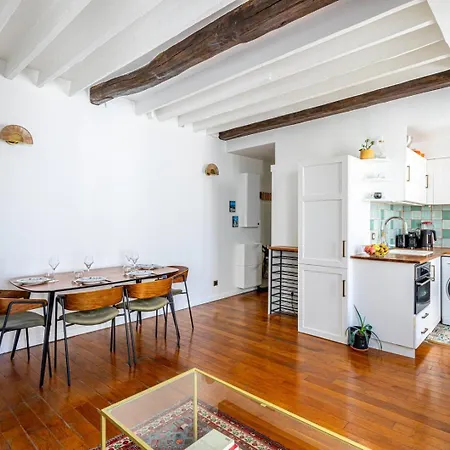 Guestready - Duplex Under The Parisian Rooftops 아파트 *